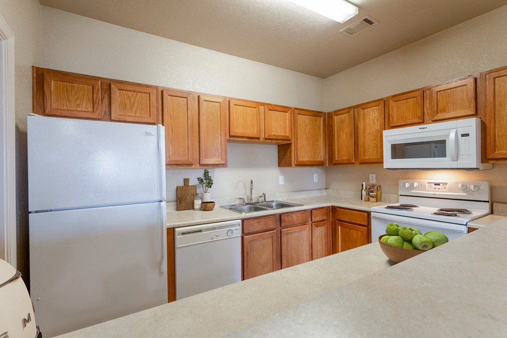 Clarksville, TN Apartments - Parc at Clarksville - kitchen with light cabinetry and white appliances