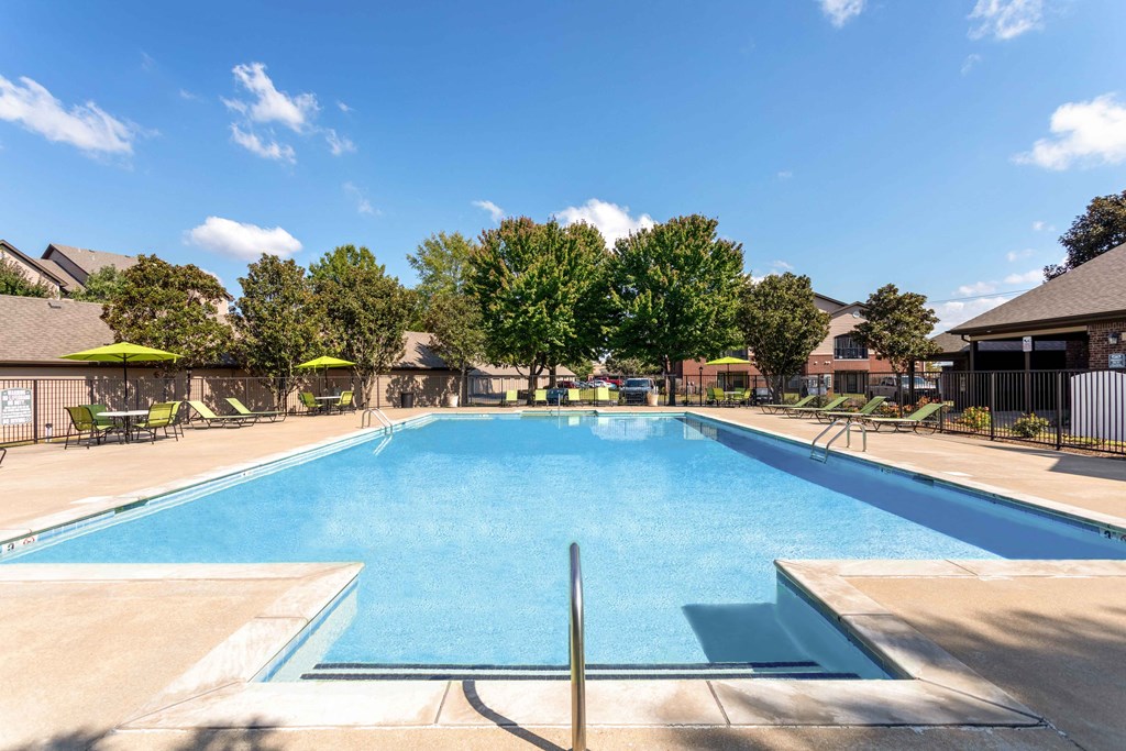 Clarksville, TN Apartments - Parc at Clarksville - Luxury Swimming Pool