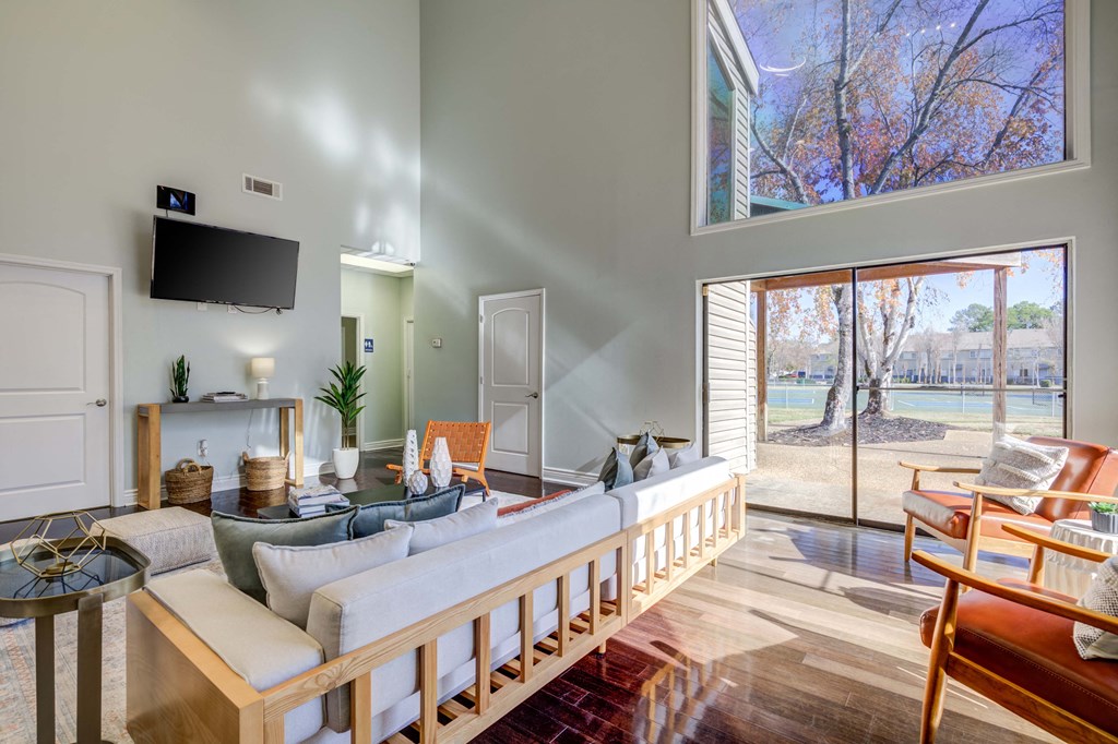 The Pearl at Highland Village Apartments and Townhomes for rent in Jackson, MS photo of clubhouse with high ceilings and a tv and sitting area