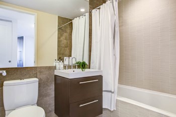 200 West 72nd St Studio Apartment for Rent - Photo Gallery 3