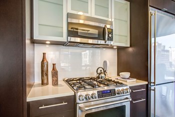 200 West 72nd St Studio Apartment for Rent - Photo Gallery 5
