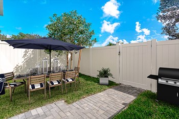 1301 NW 27th Ave 3 Beds Home, Townhouse for Rent - Photo Gallery 4
