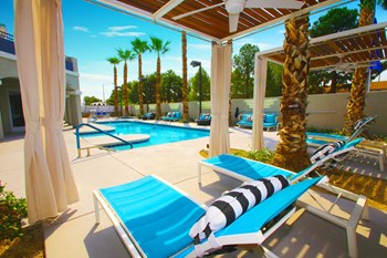 Poolside Cabanas - Photo Gallery 6