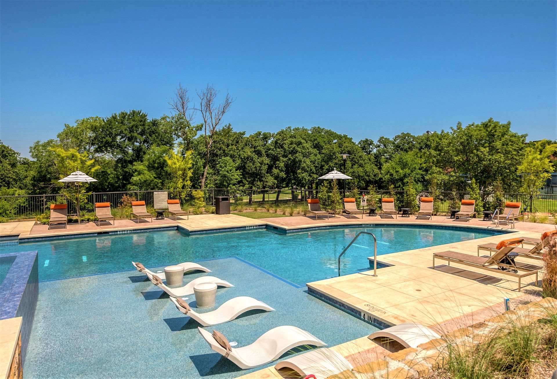 Apartments in Grapevine, TX The Silverlake