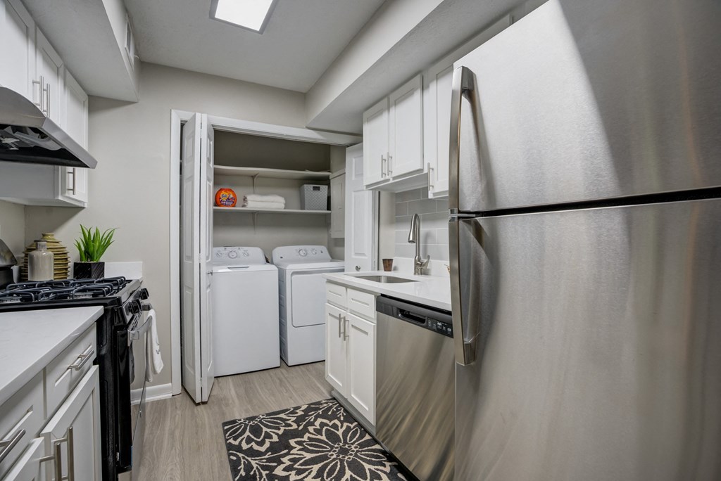 the preserve at ballantyne commons apartment kitchen with stainless steel appliances