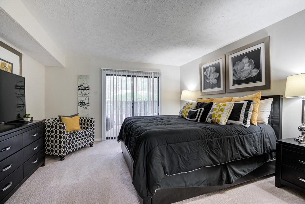 the preserve at ballantyne commons bedroom and living room