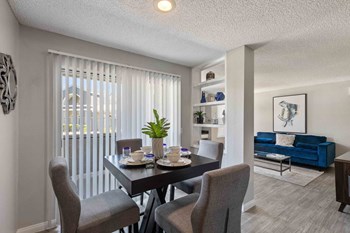 Dining Room - Photo Gallery 4