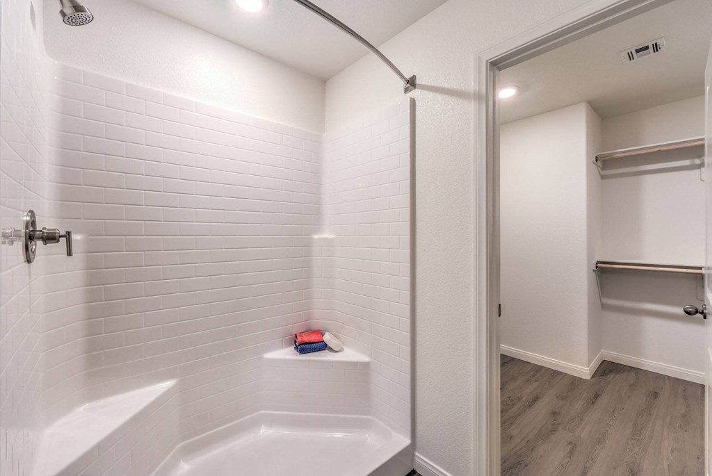 Shadow Bay Luxury Homes for Lease - Walk-in Shower