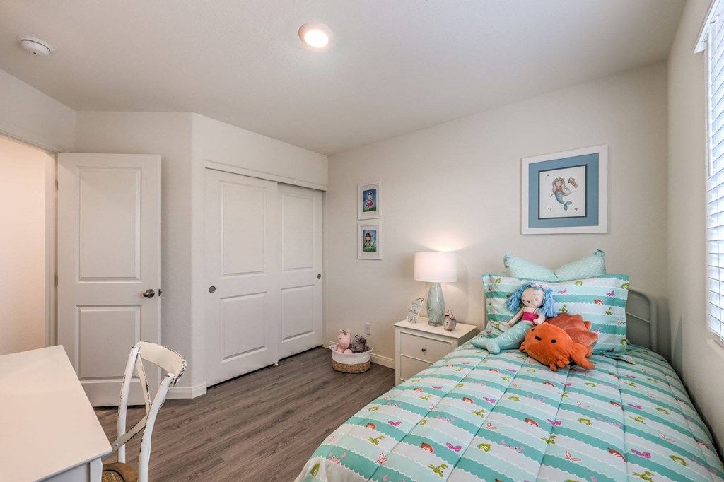 Shadow Bay Luxury Homes for Lease - large bedroom