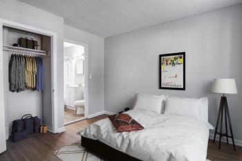 bedroom and bathroom - Photo Gallery 6
