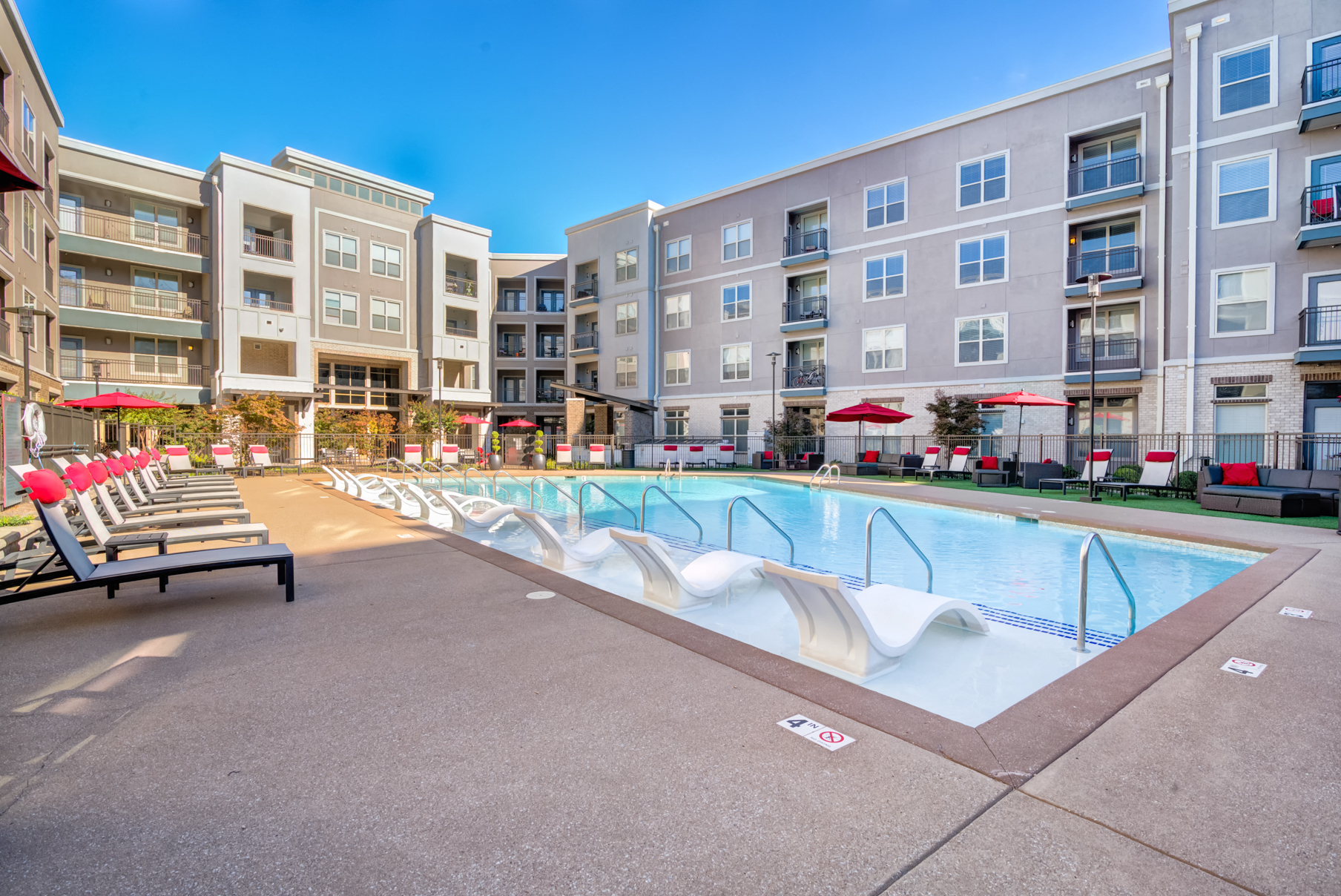 Carillon apartments in Nashville, TN photo of pool