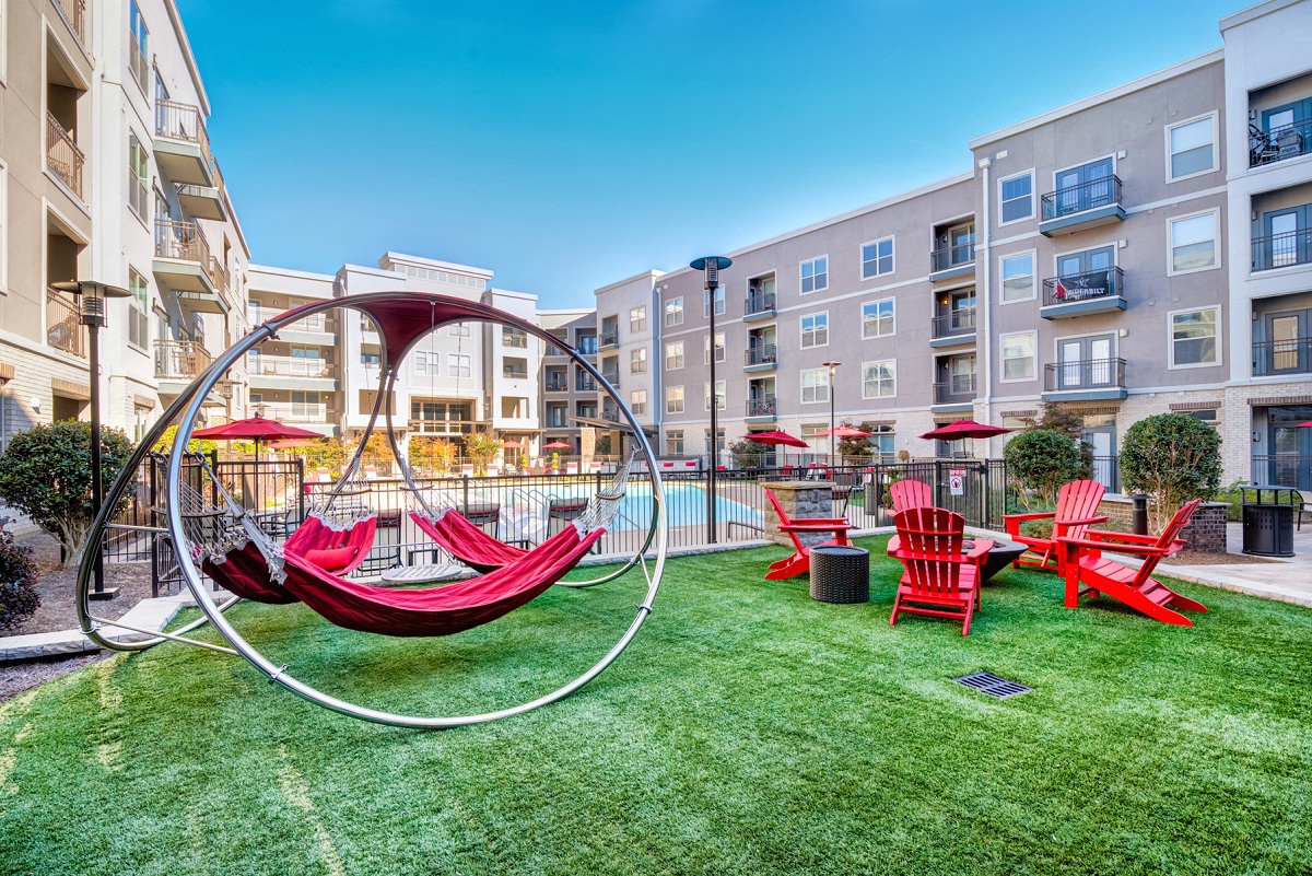 Carillon apartments in Nashville, TN photo of outdoor social area
