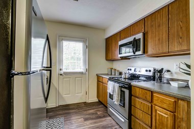 Eagle Pointe Apartments in Knoxville Tennessee photo of kitchen with stainless steel appliances