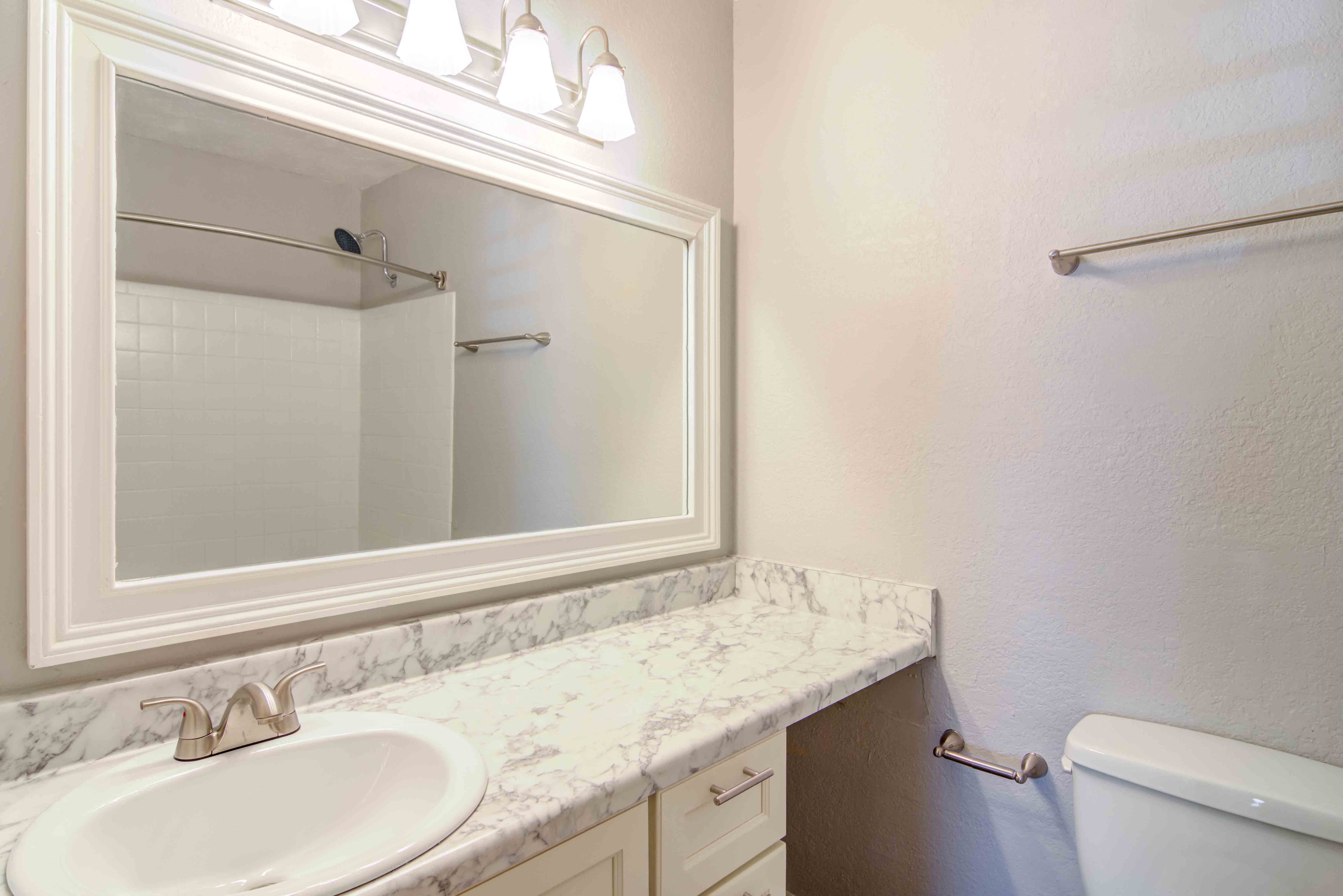 Marietta Apartments -Stratford Ridge Bathroom