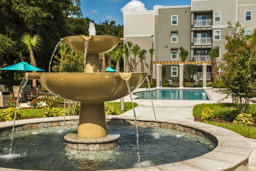 Summerset Apartments in Zephyrhills, FL photo of fountain