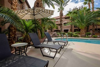 Poolside Lounge Seating - Photo Gallery 4