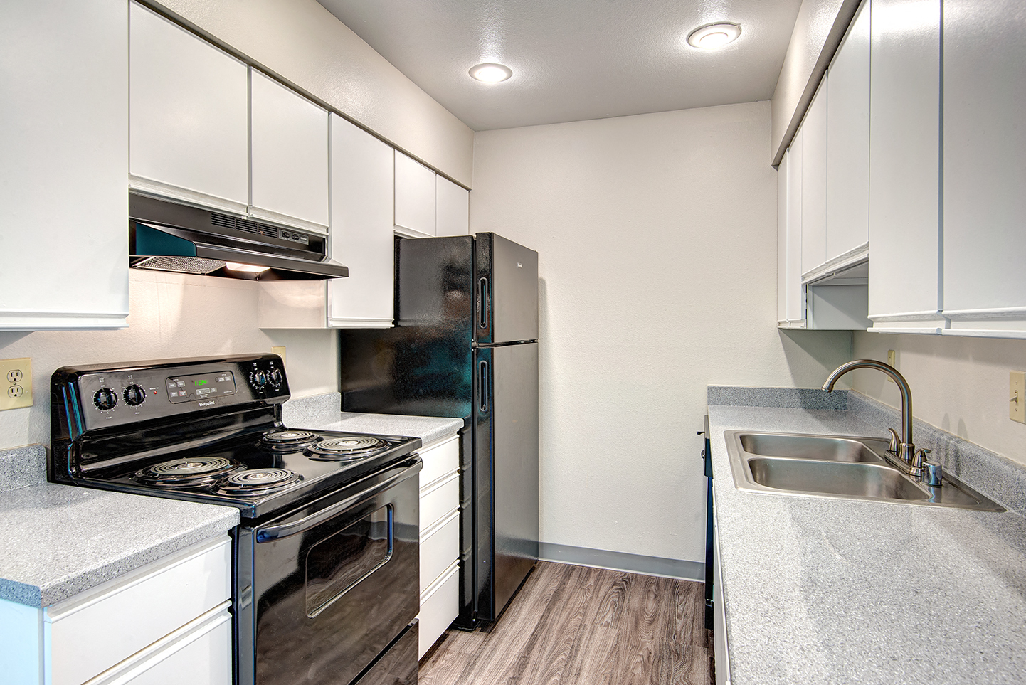 the preserve at ballantyne commons apartment kitchen with stainless steel appliances