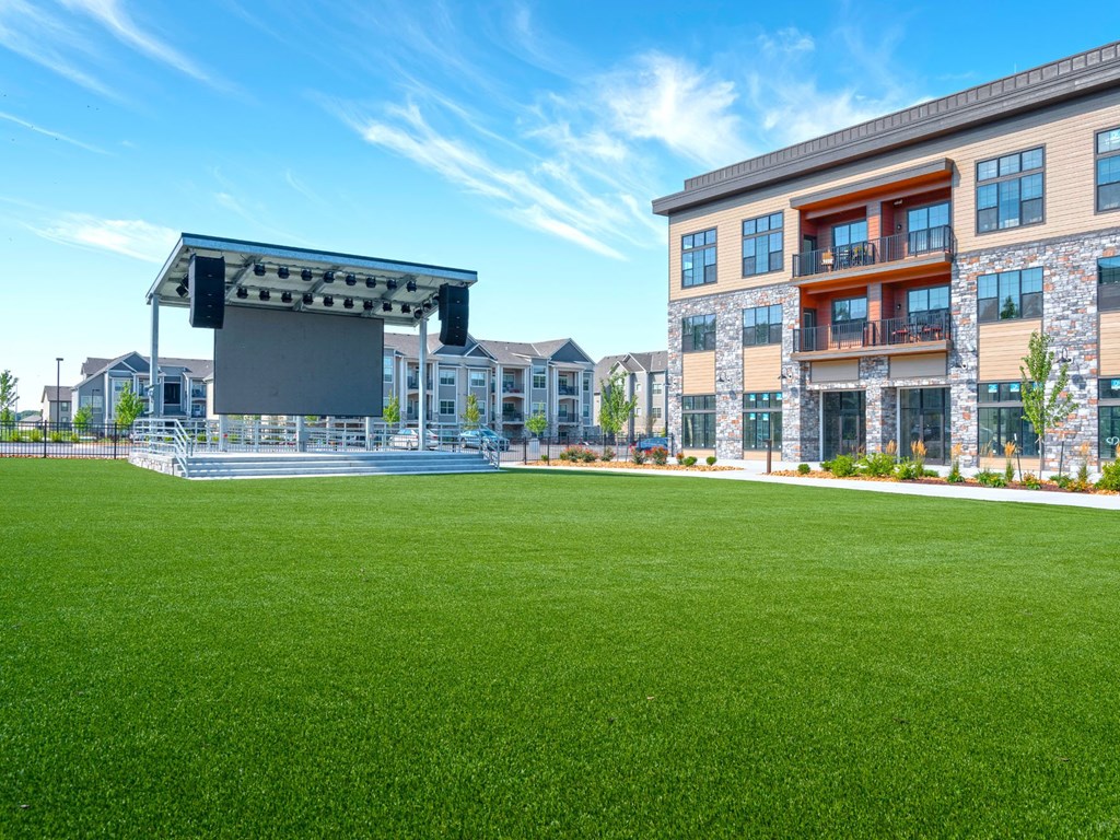 Thrive at Creekside outdoor amphitheater