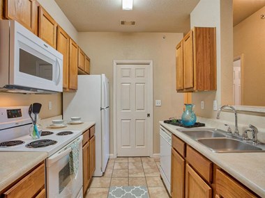 The Parc at Clarksville apartments in Clarksville Tennessee photo of kitchen