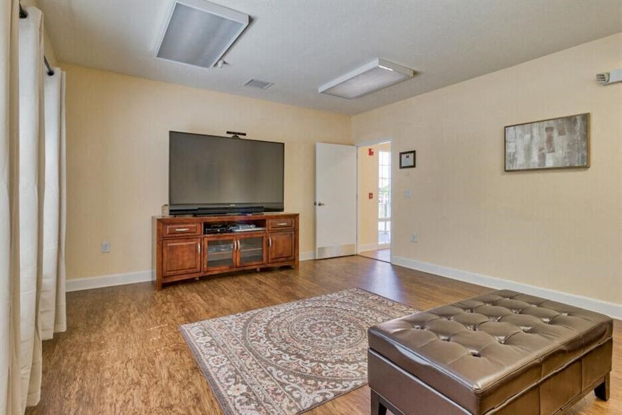 Oakridge, TN Apartments - Centennial Village - Clubhouse with Couches and TV