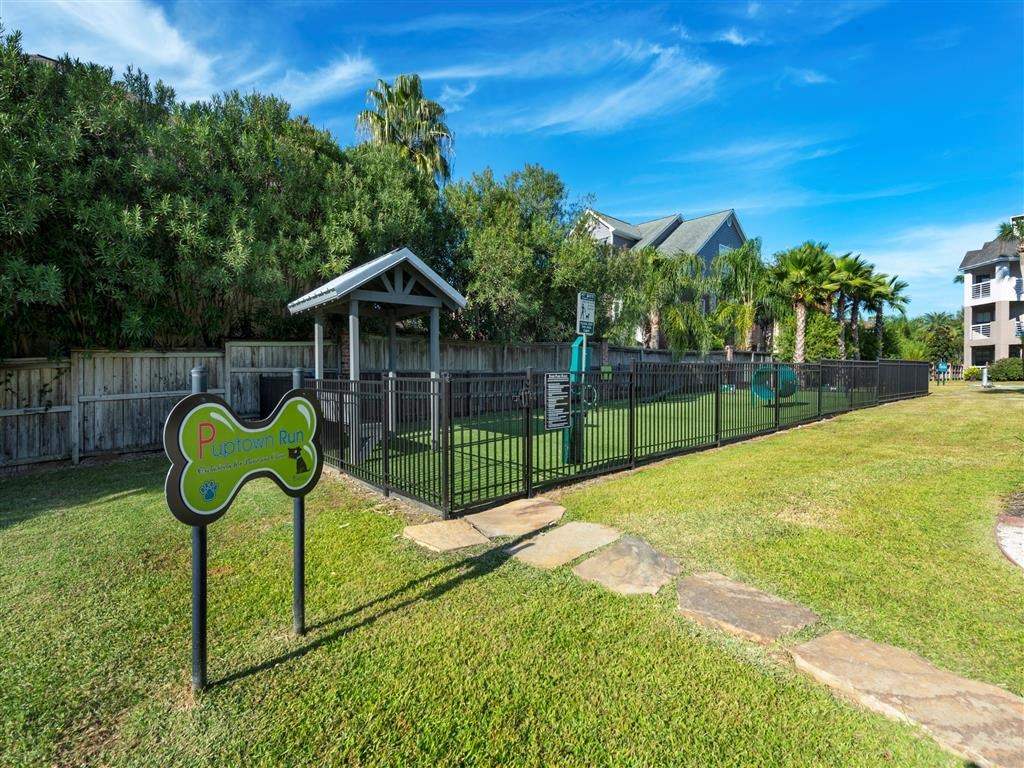 Apartments in League City TX for Rent - Anchor at South Shore - Exterior View of Bark Park with Agility Equipment
