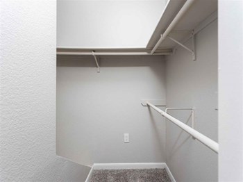 1947 Larkspur Drive 1-3 Beds Apartment for Rent - Photo Gallery 2