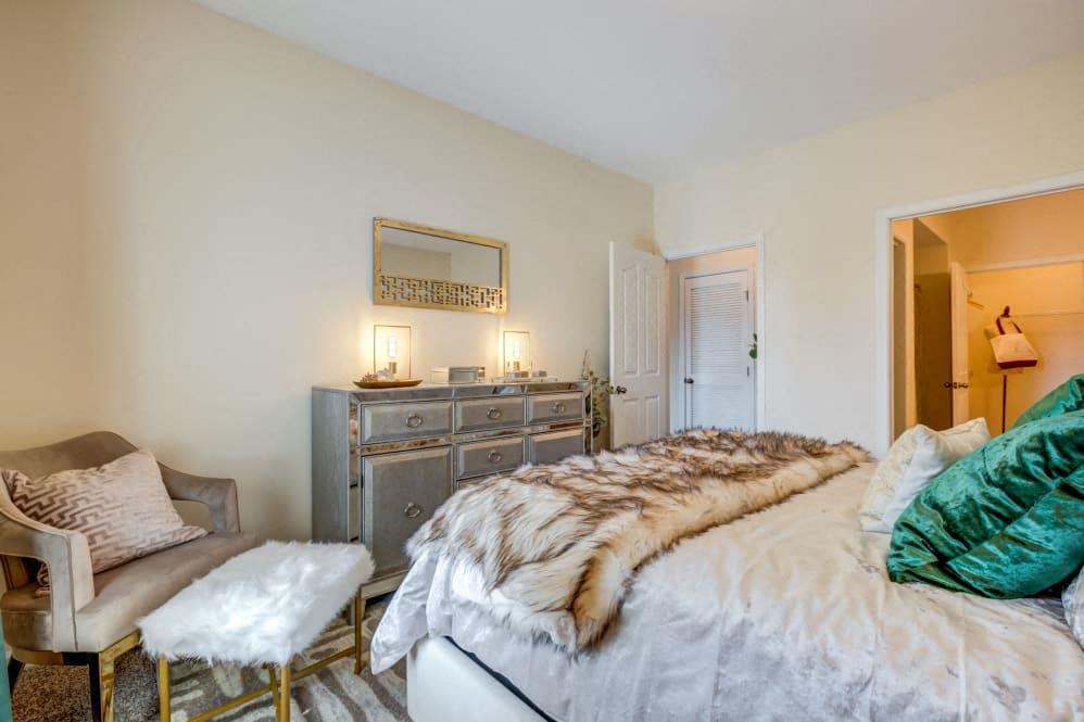 Apartments San Antonio - Club at Stone Oak - Bedroom with White Walls, Carpeting, and Large Closet