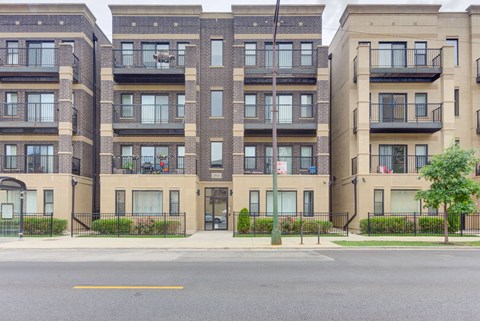 a large apartment building on a city street