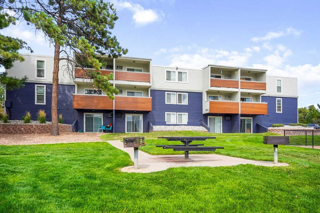 The Hudson Outdoor picnic station