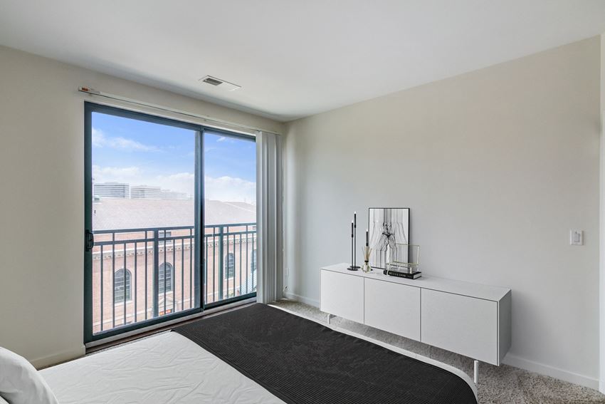 bedroom with balcony - Photo Gallery