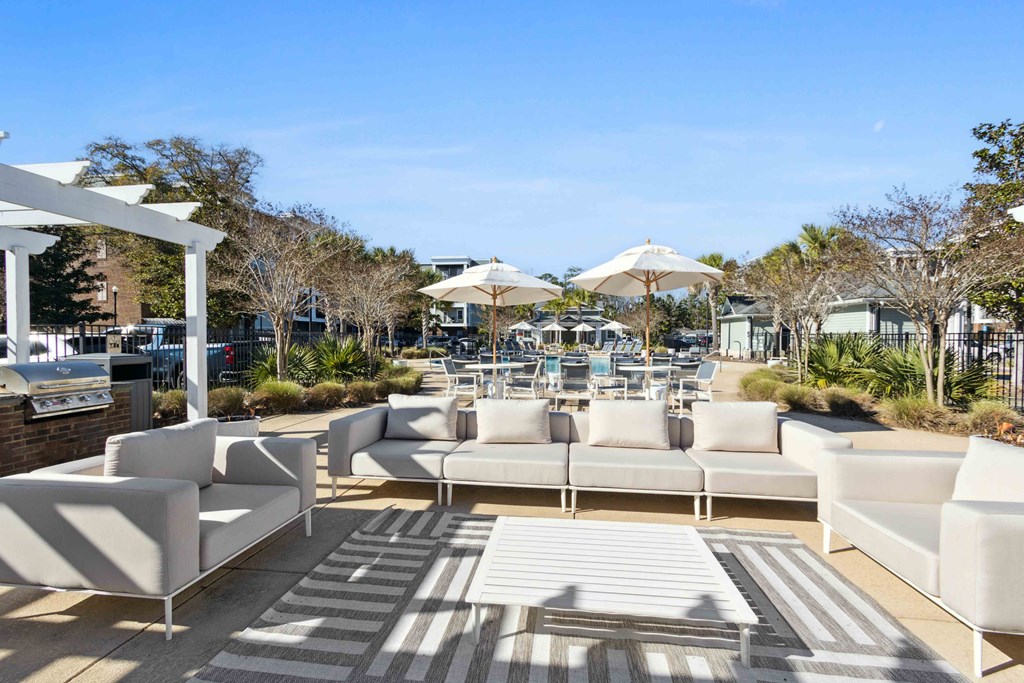 Sage at 1240 apartments in Mount Pleasant South Carolina photo of outdoor seating