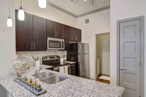 Twenty25 Barrett apartments in Kennesaw, GA photo of kitchen