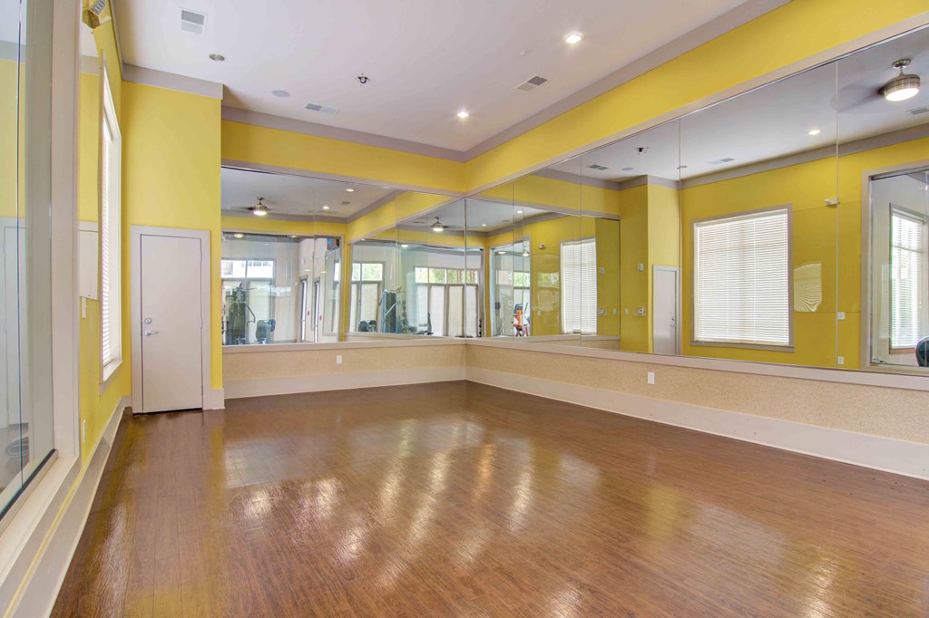 Twenty25 Barrett apartments in Kennesaw, GA photo of exercise room