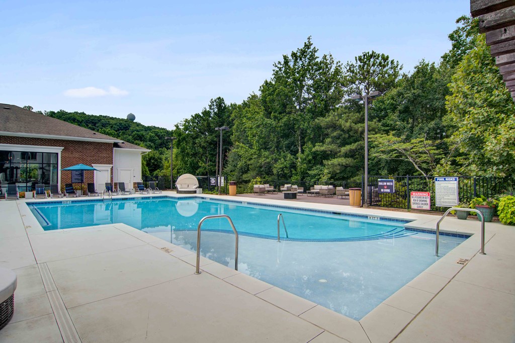 Twenty25 Barrett apartments in Kennesaw, GA photo of pool