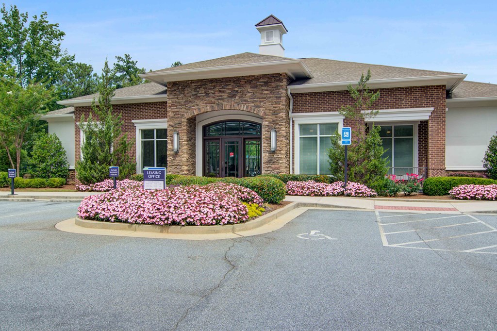Twenty25 Barrett apartments in Kennesaw, GA photo of leasing office