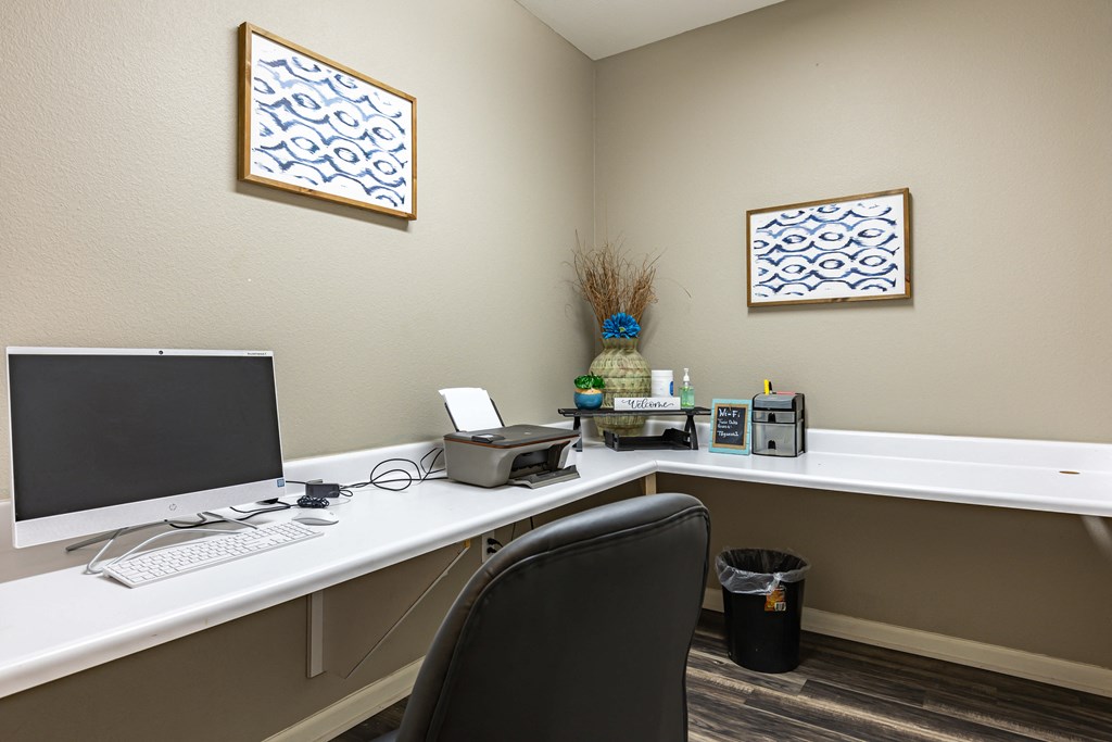 Twin Oaks Apartments in Hattiesburg Mississippi photo of business center