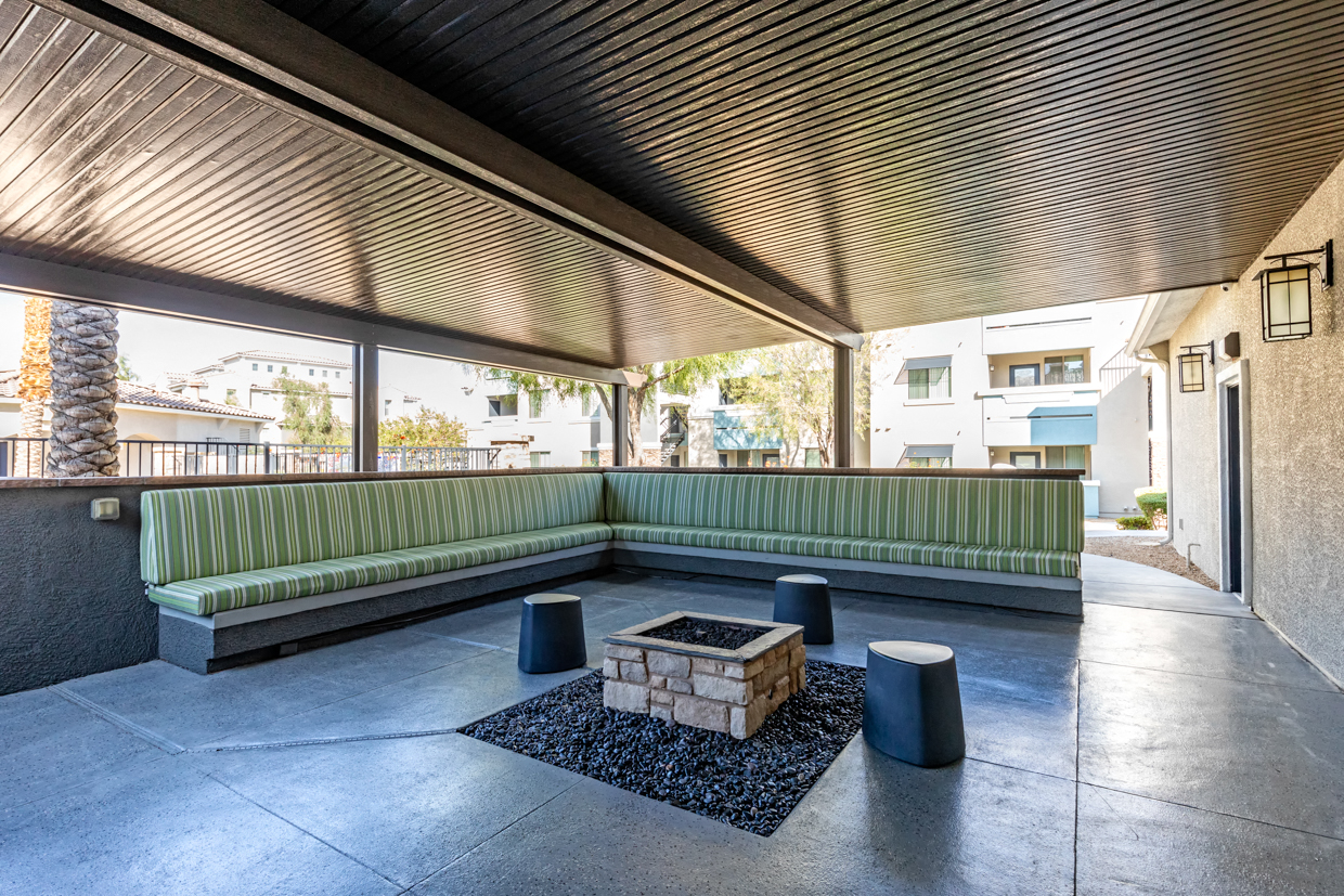 Outdoor living lounge