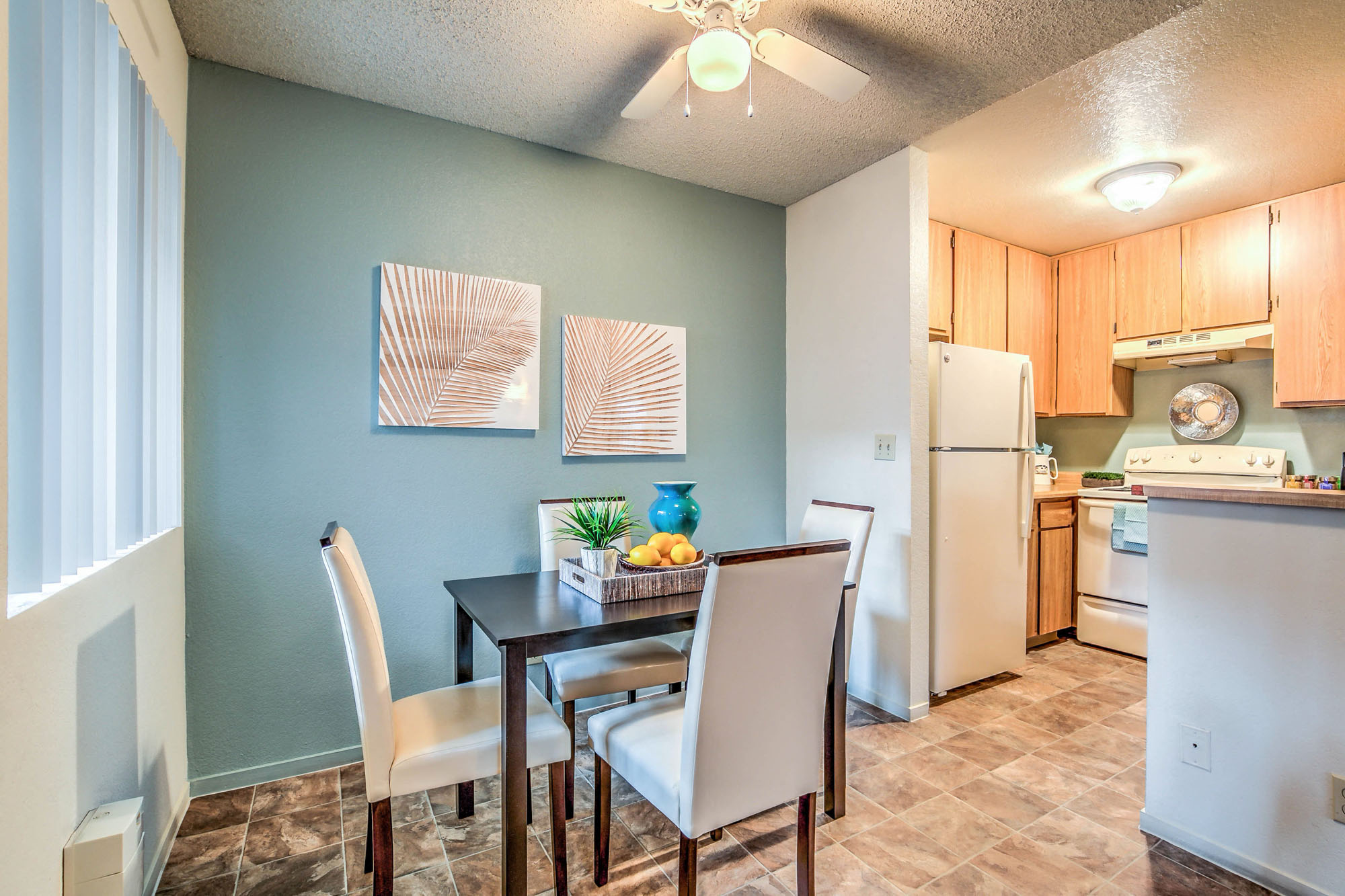 dining area with ceiling fan