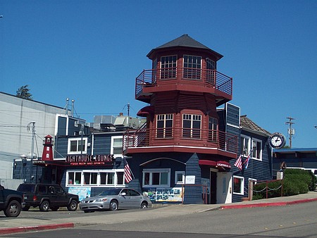 just minutes to the Des Moines Marina, shopping, dining