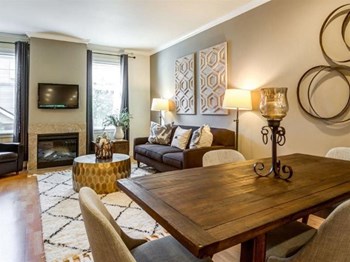 lots of natural light in apartment - Photo Gallery 4