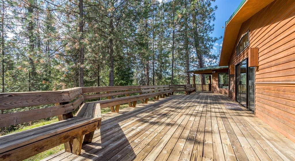 outdoor deck with bench seating