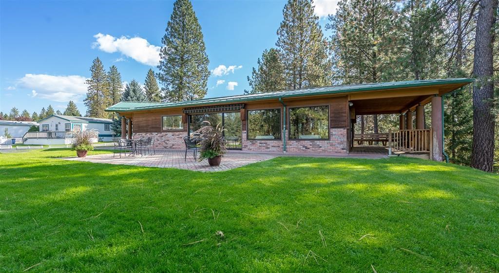 outdoor seating area