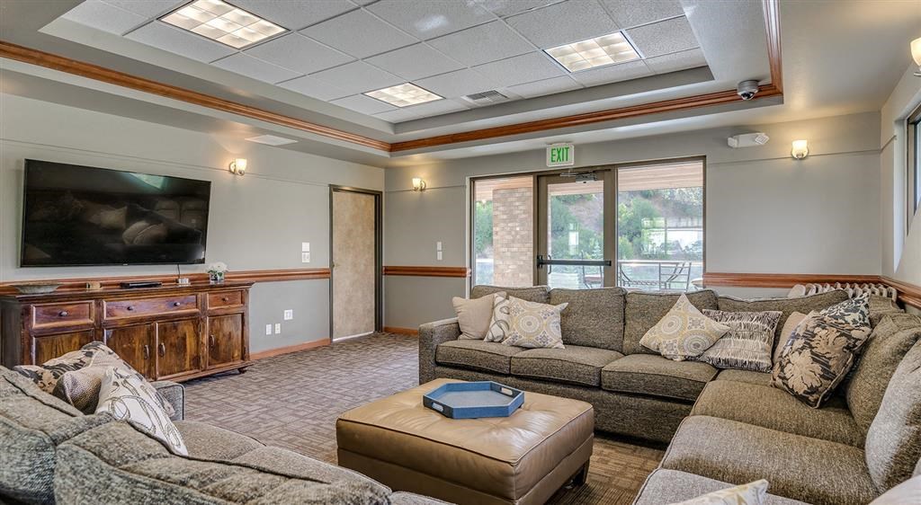 clubhouse entertainment room