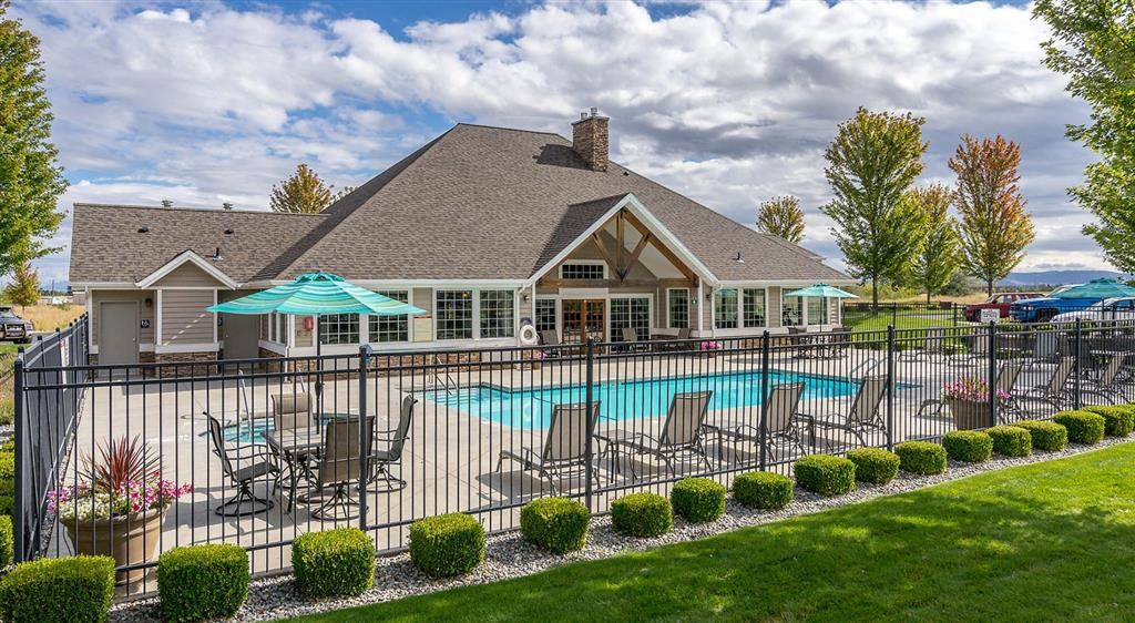 Pet Friendly Apartments in Spokane WA - Deer Creek - Enclosed Sparkling Pool and Spa with Lounge Chairs and Seating Area