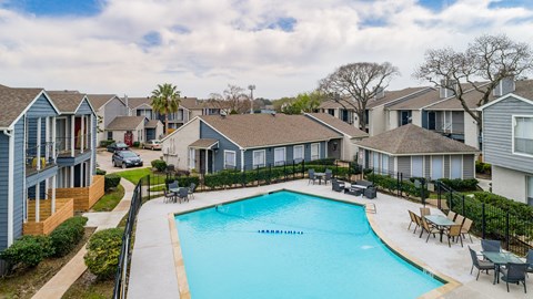 the preserve at ballantyne commons apartments with a swimming pool
