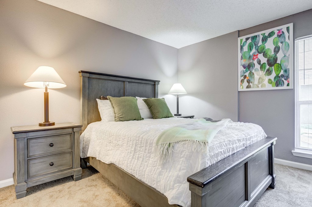 Westchase Apartments in Harvey LA photo of a bedroom with a bed and two lamps