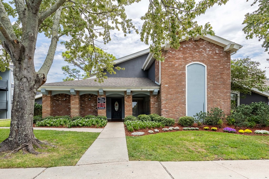 Westchase Apartments in Harvey LA photo of exterior of the leasing office