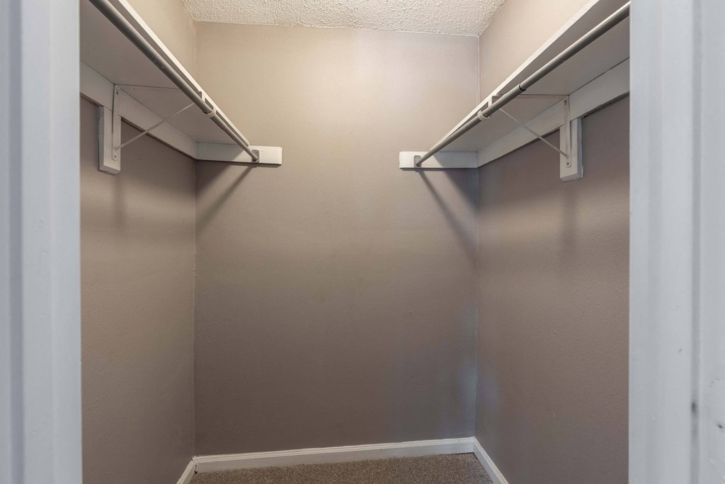Westchase Apartments in Harvey LA photo of large closet