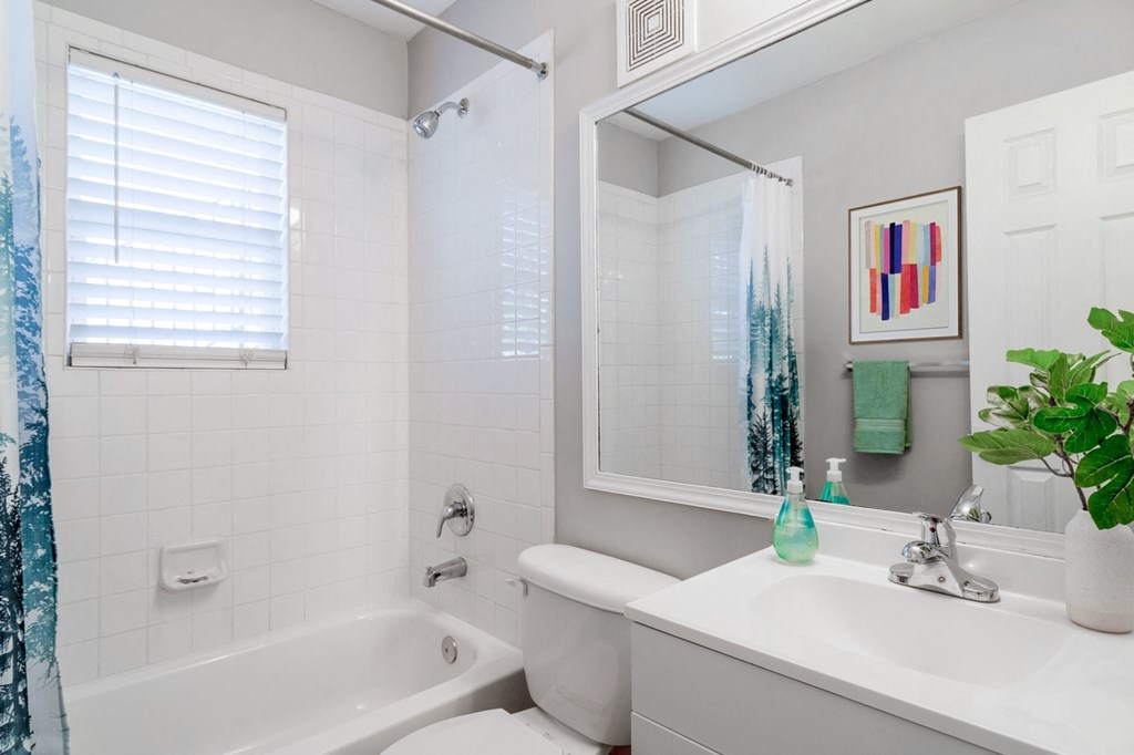 Westwood Glen apartments in Atlanta Georgia photo of bathroom