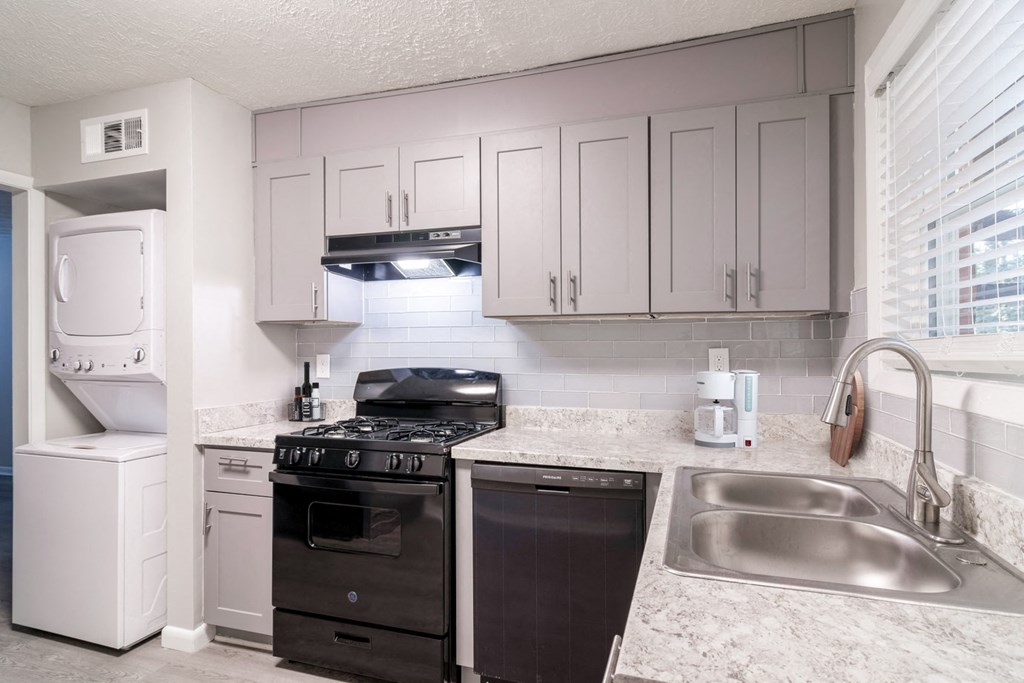 Westwood Glen apartments in Atlanta Georgia photo of kitchen